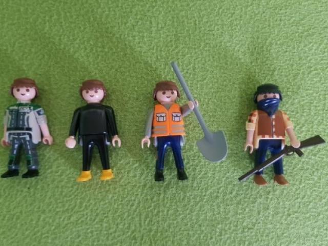 4 Play Mobil Figuren - 1